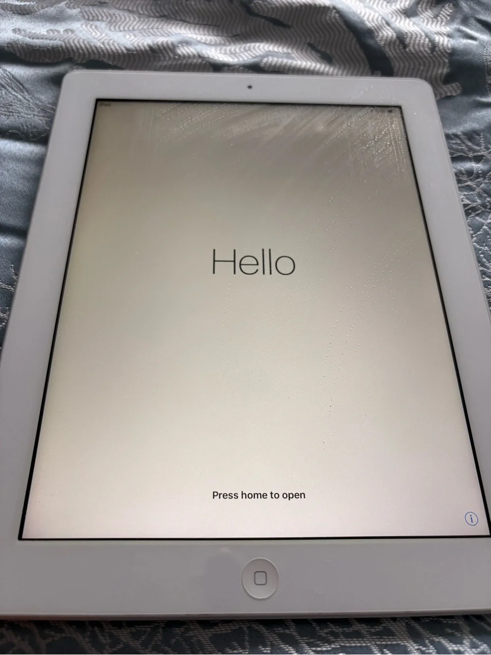 Apple iPad Tablet in White - 4th gen